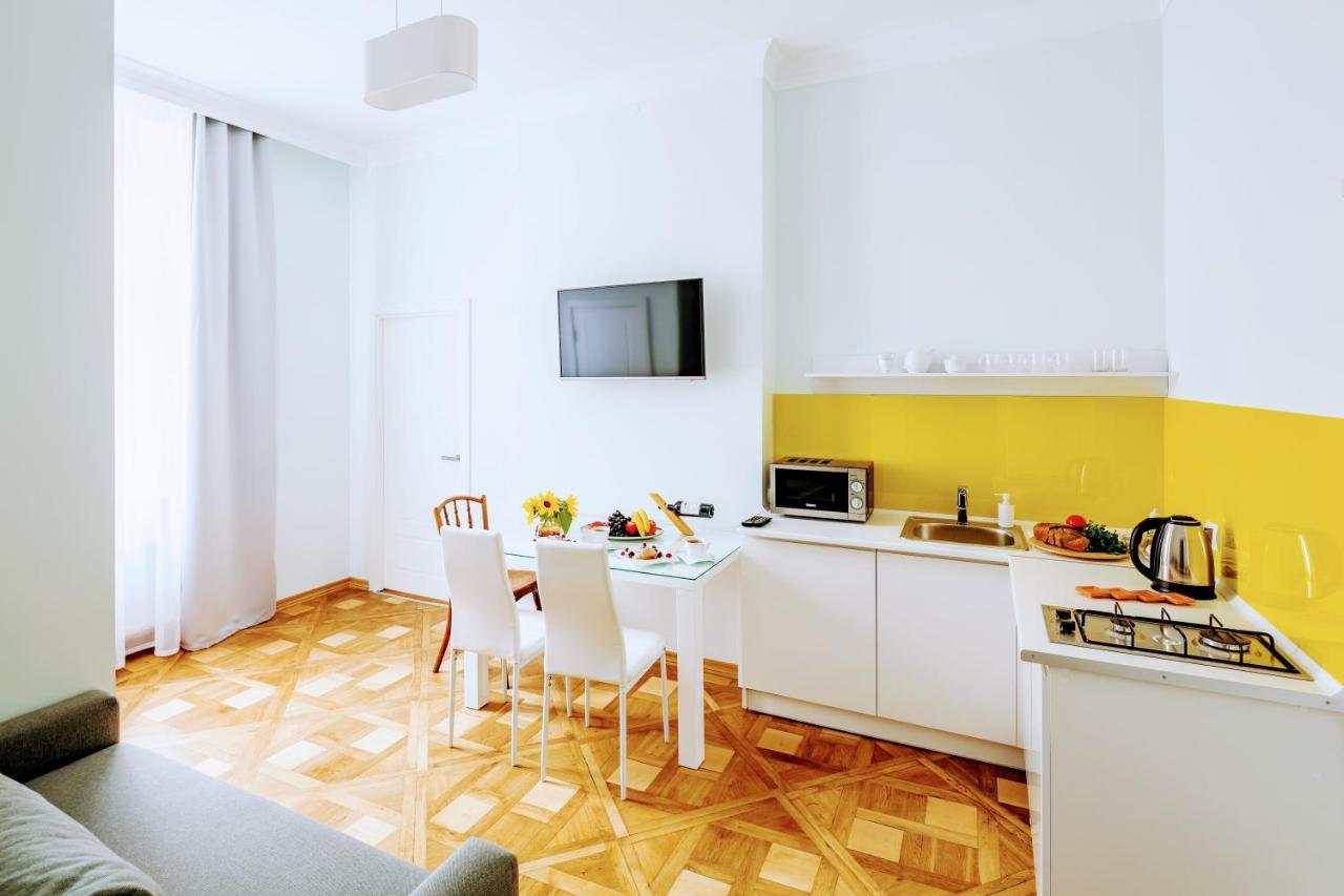 Family Apartments In Lviv Center With Balcony Luaran gambar